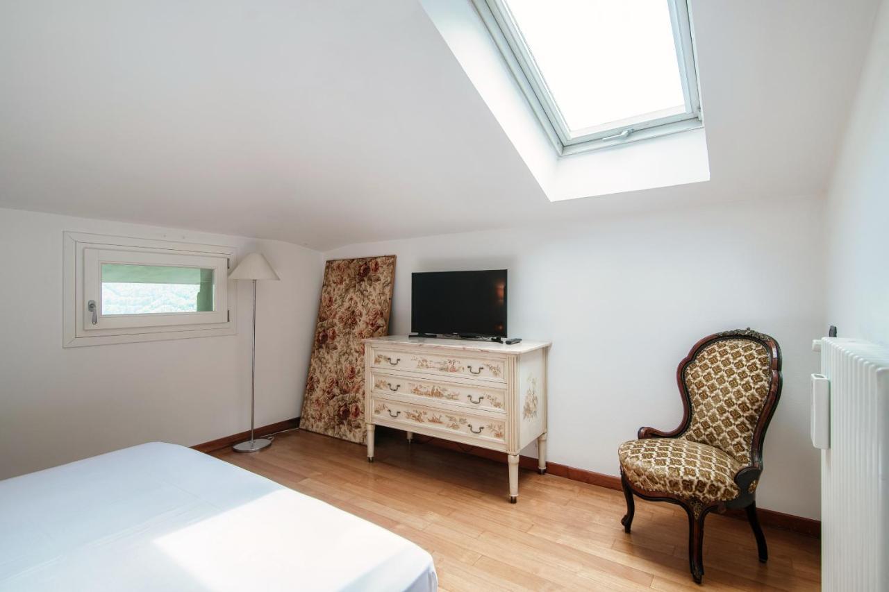 I D'A Charming Penthouse - Lake View- Como- House-130 Mt-2 Double Bedrooms And 2 Double Bathrooms A Spacious Living Room-Full Equipped Kitchen-Private Garden And Terrace-Private Covered Parking Eksteriør billede