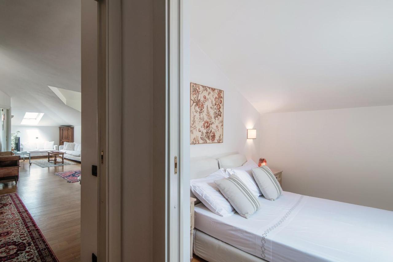 I D'A Charming Penthouse - Lake View- Como- House-130 Mt-2 Double Bedrooms And 2 Double Bathrooms A Spacious Living Room-Full Equipped Kitchen-Private Garden And Terrace-Private Covered Parking Eksteriør billede