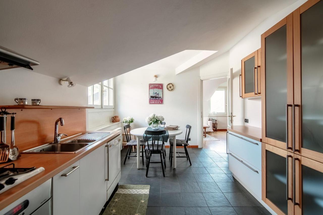 I D'A Charming Penthouse - Lake View- Como- House-130 Mt-2 Double Bedrooms And 2 Double Bathrooms A Spacious Living Room-Full Equipped Kitchen-Private Garden And Terrace-Private Covered Parking Eksteriør billede
