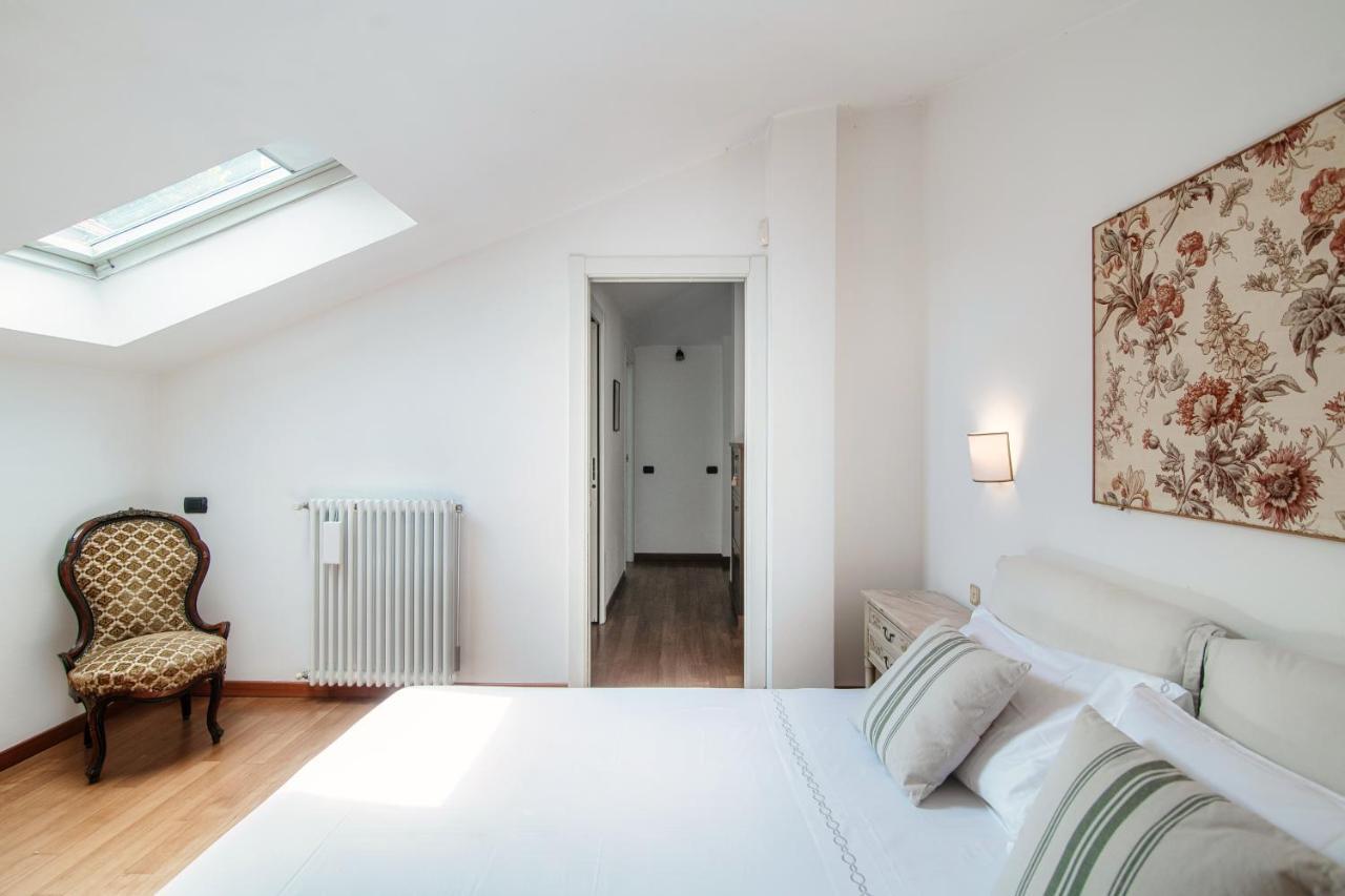 I D'A Charming Penthouse - Lake View- Como- House-130 Mt-2 Double Bedrooms And 2 Double Bathrooms A Spacious Living Room-Full Equipped Kitchen-Private Garden And Terrace-Private Covered Parking Eksteriør billede