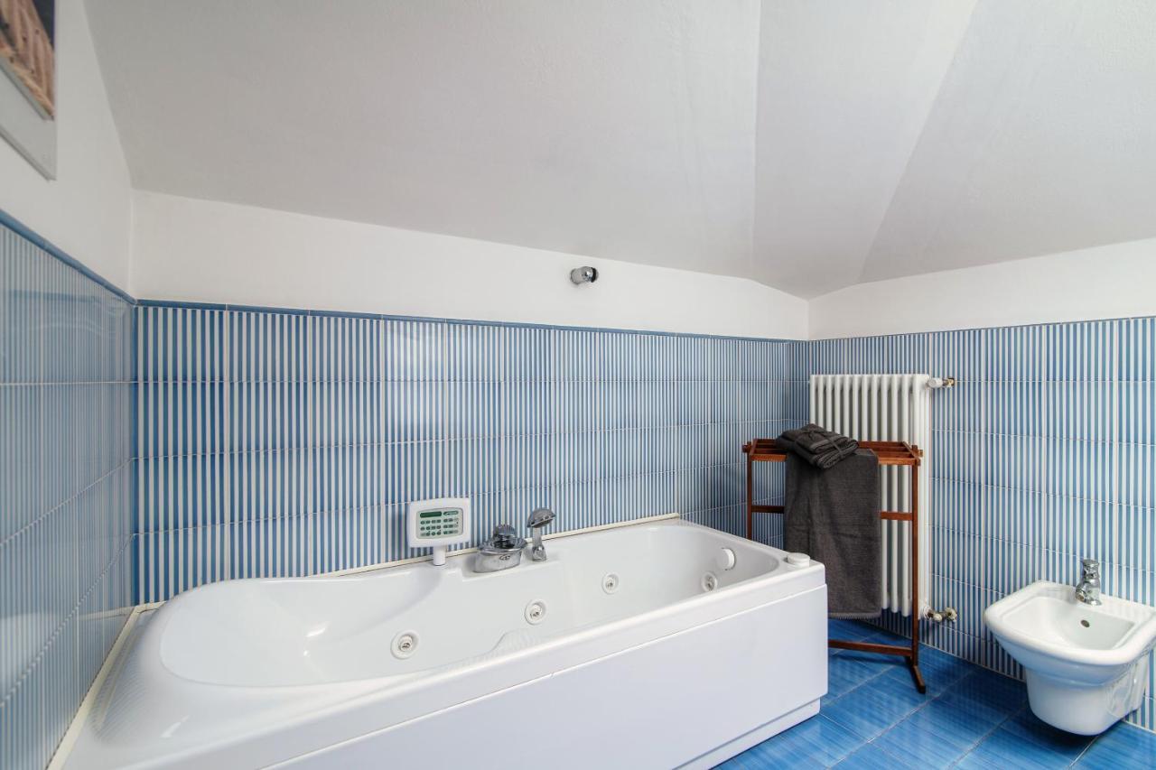 I D'A Charming Penthouse - Lake View- Como- House-130 Mt-2 Double Bedrooms And 2 Double Bathrooms A Spacious Living Room-Full Equipped Kitchen-Private Garden And Terrace-Private Covered Parking Eksteriør billede